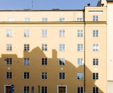 scandi tiny apartment in stockholm sweden 9 370x305 1